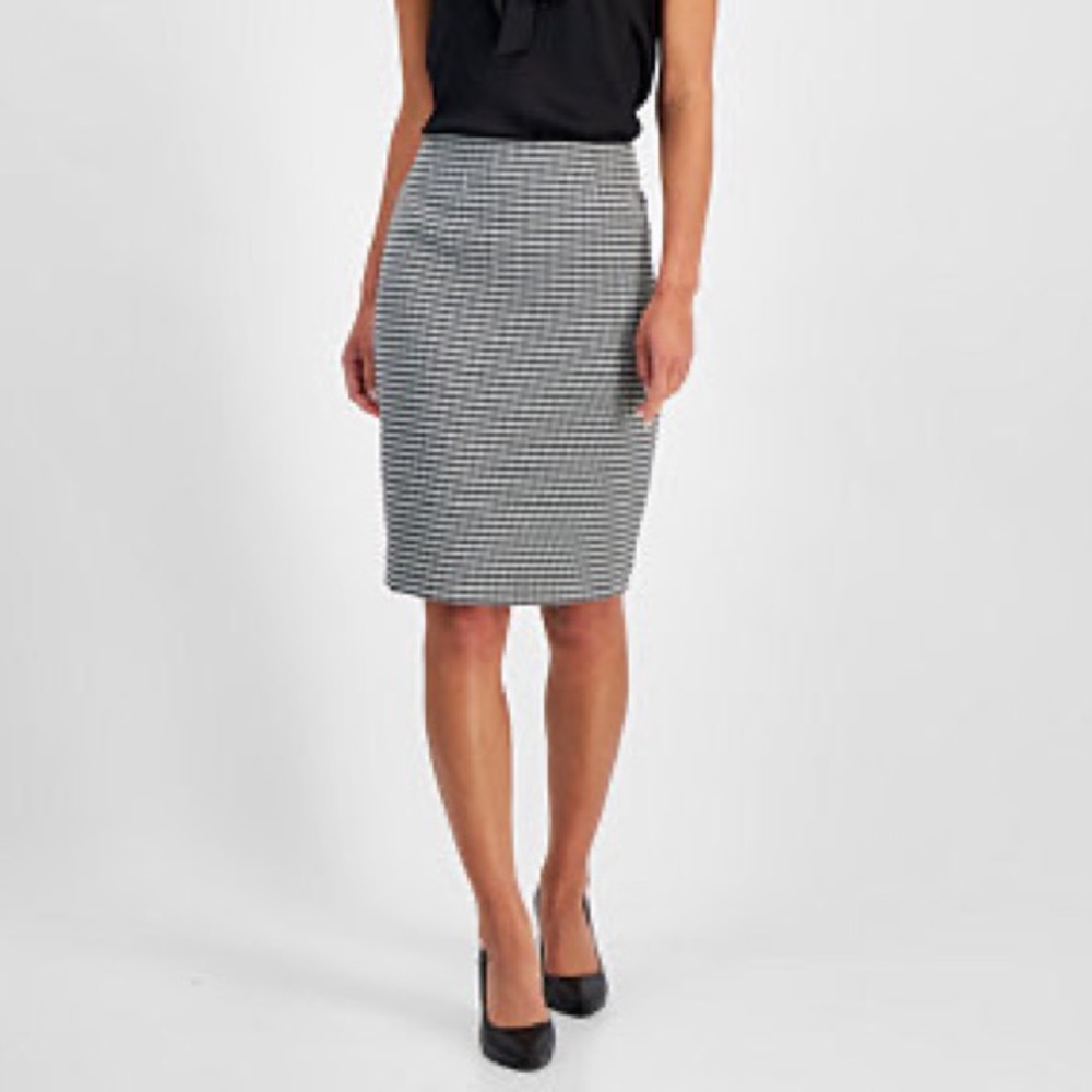✨5 FOR $25✨  Worthington Black and White Houndstooth Pencil Skirt